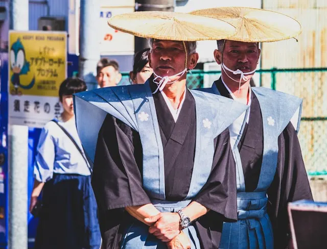 Samurai traditional Japanese clothing male — man in hakama and haori standing at Japanese temple